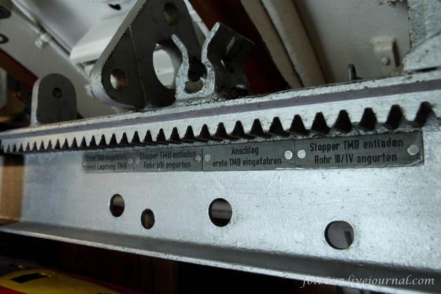 U-995: Close up of the torpedo loading mechanism. Photo:foto6x7.livejournal.com