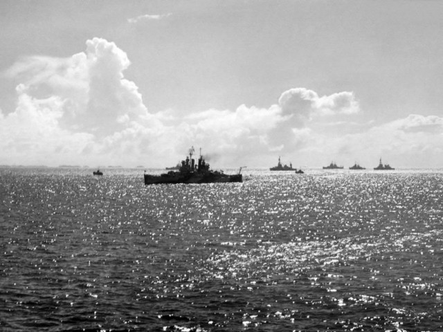 1945_02_02_Ulithi_Anchorage_4_CL-90_HS_4x3_1200x_zpsac354b3d1