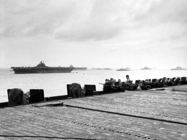 1945_02_10_circa_underway_from_Ulithi_tb_CV-9_JZ_NARA_80-G-308602_4x3_1200x_zps0d14ac301