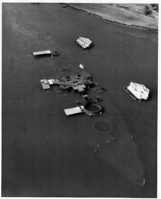 AerialviewofthehullofthebattleshipArizonaBB39takenduringthe1950spriortotheconstructionoftheUSSArizonaMemorial_zps0dcc9566