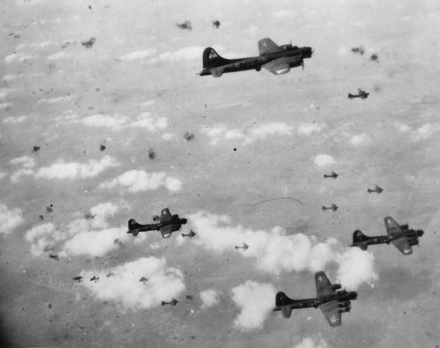 B-17_Flying_Fortress_8th_AF_in_Flak_Filled_Sky_During_Berlin_Raid