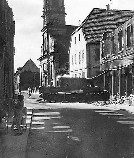 Jagdtiger_131_PzJgAbt_653_Schwetzingen_1945