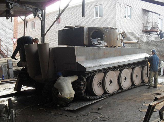 handcrafted_tiger_i_tank_replica_640_43