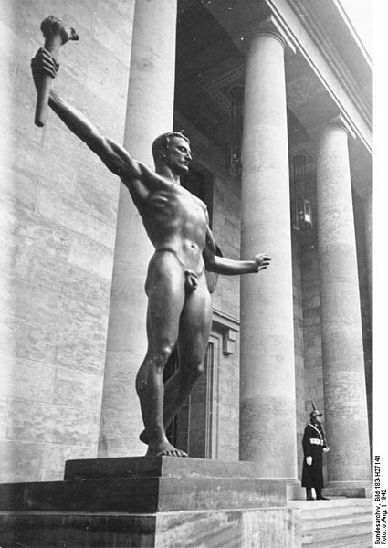 425px-Bundesarchiv_Bild_183-H27141,_Berlin,_Neue_Reichskanzlei,_Statue_-Partei-