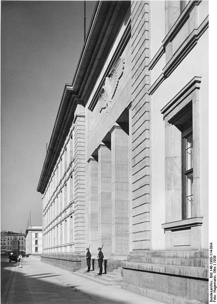 429px-Bundesarchiv_Bild_146-1980-114-09A,_Berlin,_Neue_Reichskanzlei