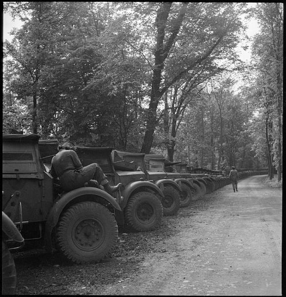 579px-Invasion_Build-up-_Preparations_For_the_D-day_Landings,_UK,_1944_D20396