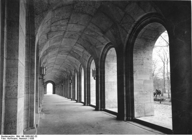 Die Neue Reichskanzlei, Voss Strasse. Wandelgang an der Gartenseite. 36481-38