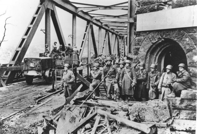 Remagen, beschädigte Brücke