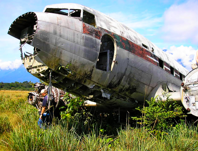 Canaima wreck savana zoom