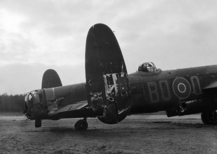 Royal_Air_Force_Bomber_Command_1942-1945._CE121