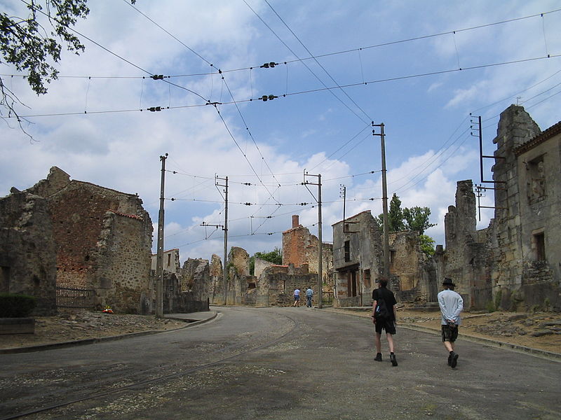 800px-Oradour-sur-Glane-Streets-1294