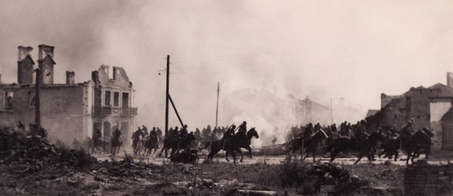 Polish_cavalry_in_Sochaczew(1939)a