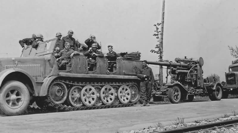 sdkfz_7_towing_flak_88_mm_gun_