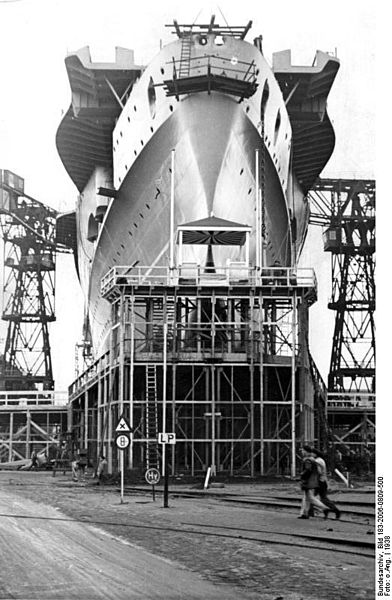 392px-Bundesarchiv_Bild_183-2006-0809-500,_Flugzeugträger_-Graf_Zeppelin-,_Bau