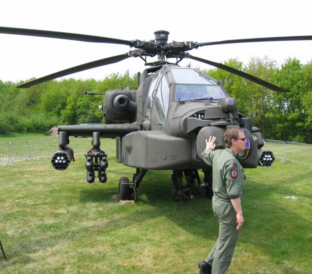 Apache_AH-64 on Display.