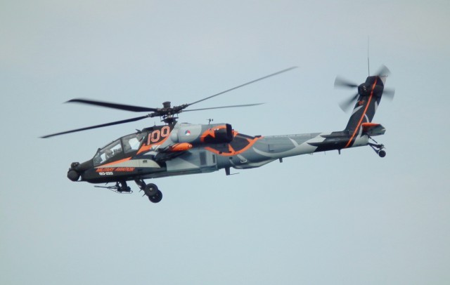 Boeing_(Hughes)_AH-64D_Apache