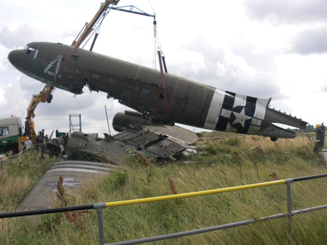 Dakota L-4 Valkenburg Saan (Small)