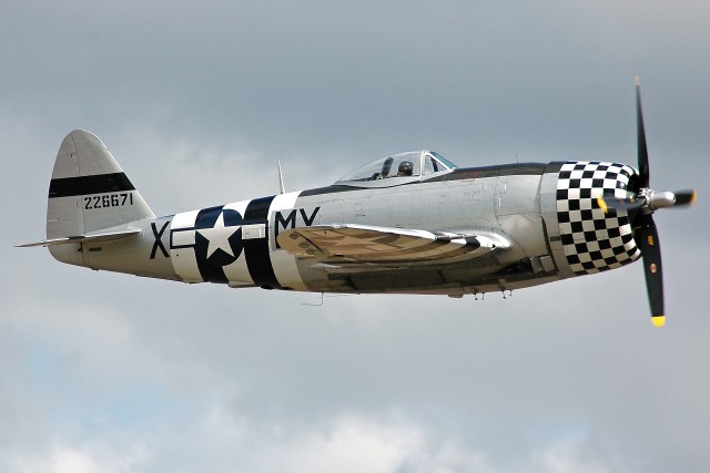 P-47D-40_Thunderbolt_44-95471_side
