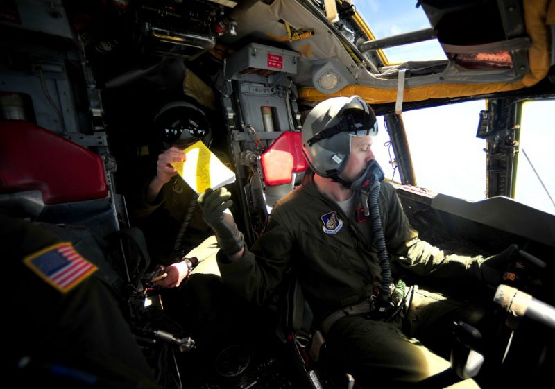 b-52-stratofortress-cockpit-920-13