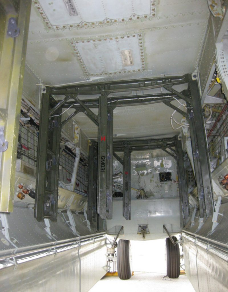 b-52-stratofortress-cockpit-920-18