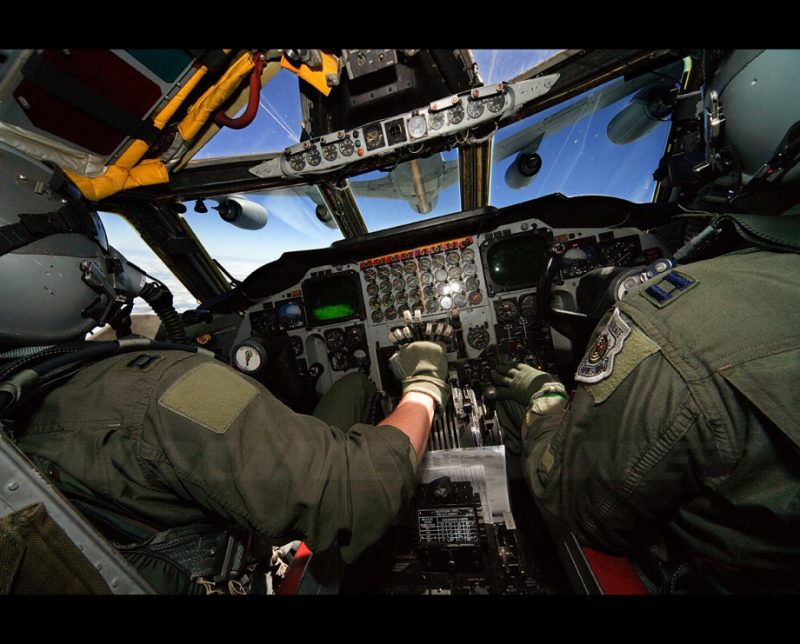 b-52-stratofortress-cockpit-920-19