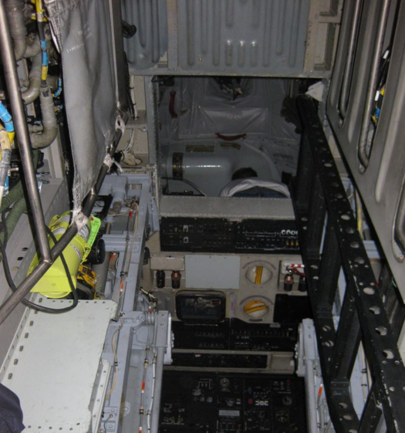 b-52-stratofortress-cockpit-920-20