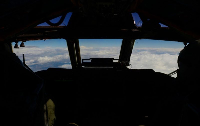 b-52-stratofortress-cockpit-920-21