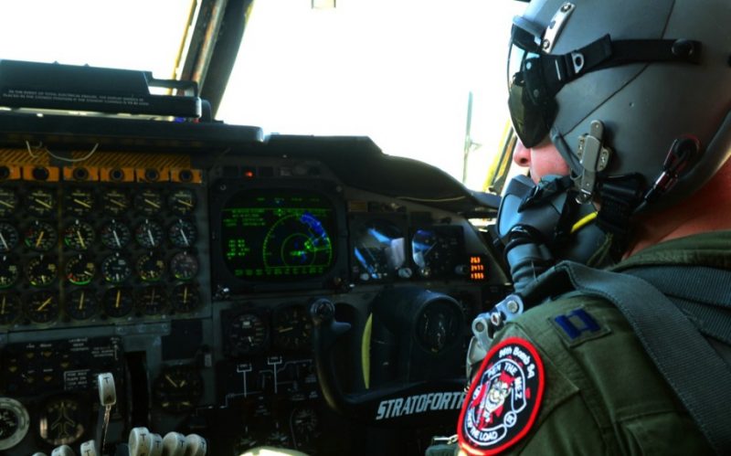 b-52-stratofortress-cockpit-920-24