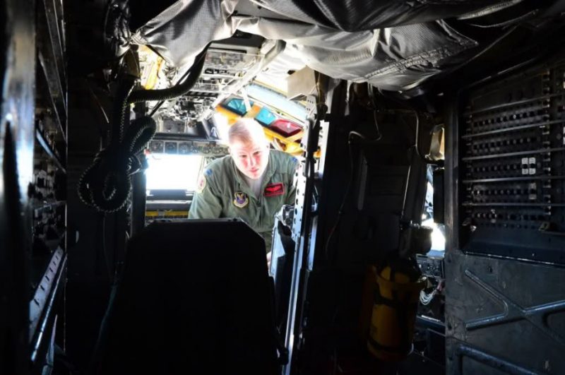 b-52-stratofortress-cockpit-920-28