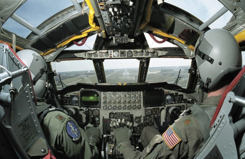 b-52-stratofortress-cockpit-920-36