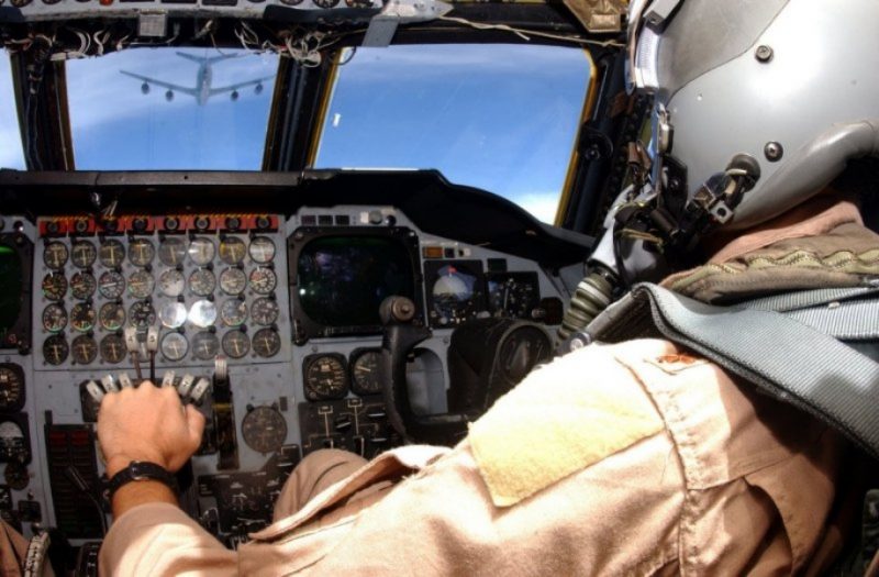 b-52-stratofortress-cockpit-920-38