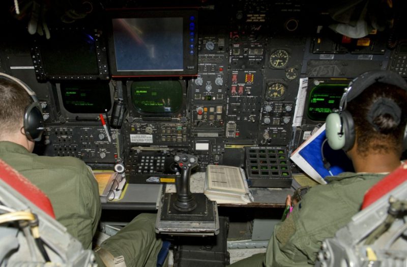 b-52-stratofortress-cockpit-920-42