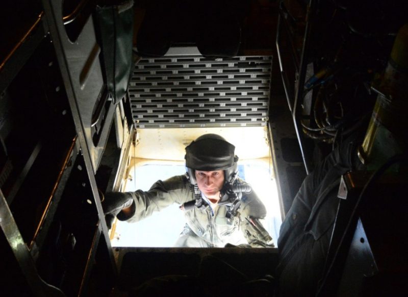 b-52-stratofortress-cockpit-920-45