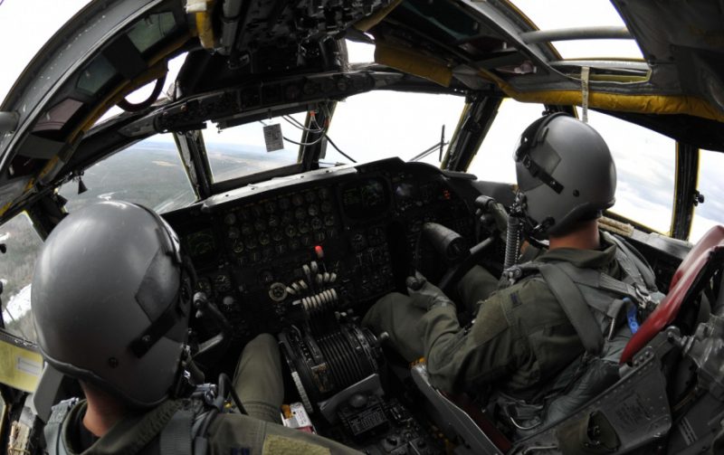 b-52-stratofortress-cockpit-920-50