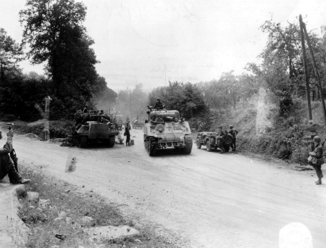 m10-tank-destroyer-702nd-tank-destroyer-battalion-m4-sherman-743rd-tank-battalion-culin-hedgerow-cutter-01