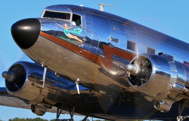 DC-3-in-shine-flash