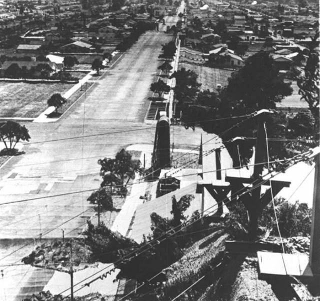 douglas-aircraft-covered-in-netting-ww2-6