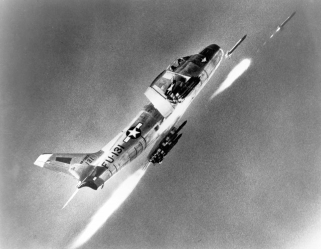 AIRCRAFT: NORTH AMERICAN F-86