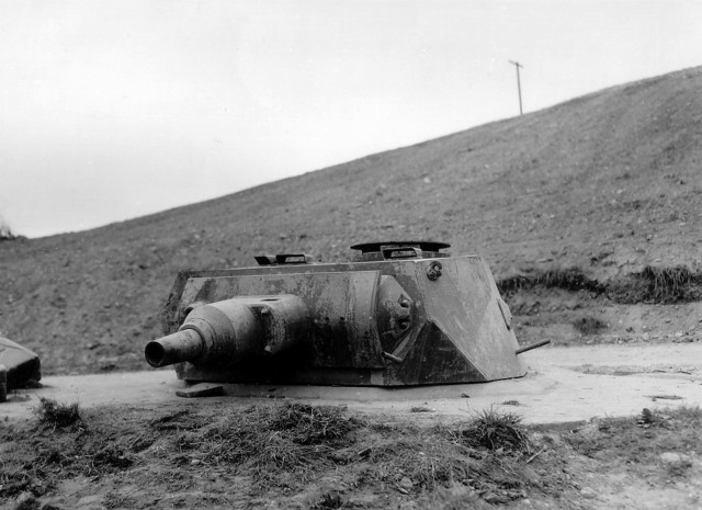 German_turret_at_Omaha_Beach