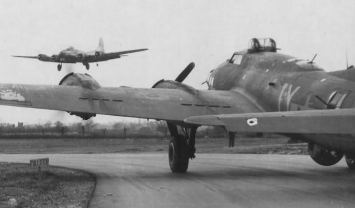 WHAT?!! 'Phantom Ghost Fortress' B-17 That Landed at an Airfield - NO ...