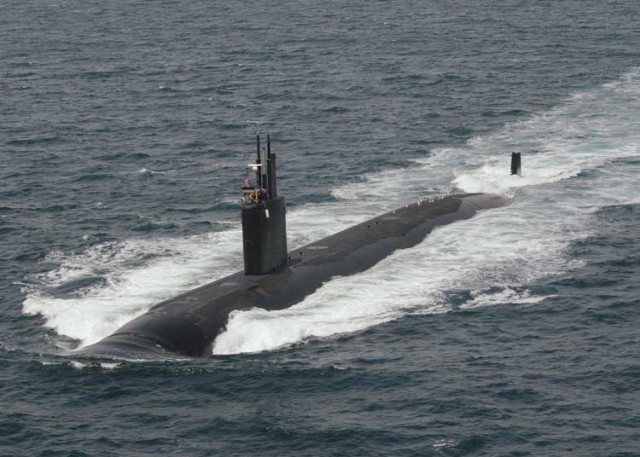 030729-N-5465P-004 Pacific Ocean (Jul. 29, 2003) -- Crewmen aboard the Los Angeles-class nuclear powered attack submarine USS Asheville (SSN 758), man the topside navigation watch as the submarine operates at high speed near San Diego.  U.S. Navy photo by Journalist 2nd Class Thomas C. Peterson.  (RELEASED)