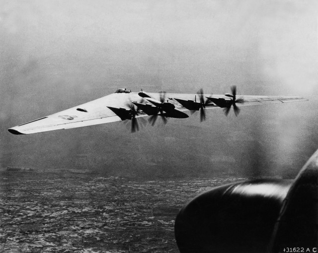 UNITED STATES - JANUARY 01: Army Air Force Xb 35 Aircraft Flying Over Los Angeles In United States On 1946 (Photo by Keystone-France/Gamma-Keystone via Getty Images)