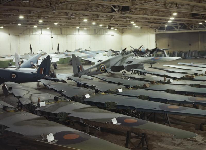 Building_Mosquito_Aircraft_at_the_De_Havilland_Factory_in_Hatfield,_1943_TR1426