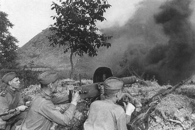 Soviets firing machine guns at German forces at the Battle of Kursk 