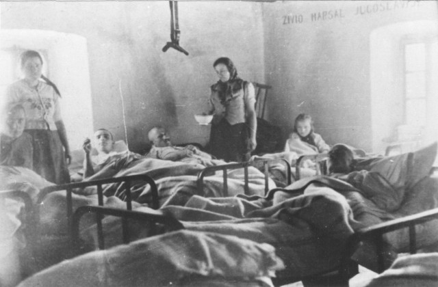 Partizanska_bolnica_u_selu_Trnavcu_1941