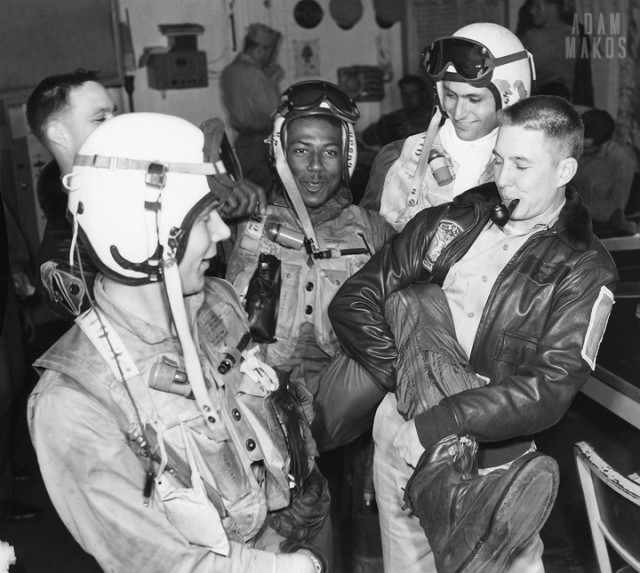 jesse-with-vf-32-pilots