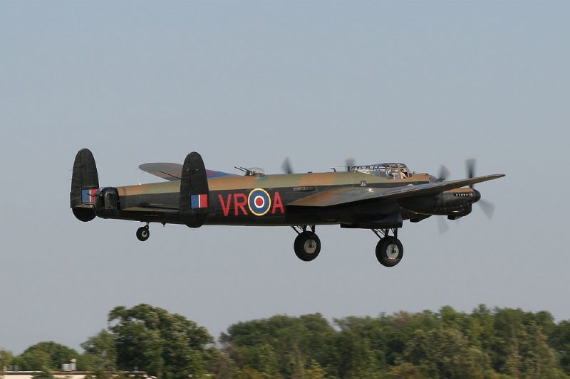 Lancaster FM213 at 2006 Oshkosh Air Show. Wikimedia Commons / Dave Miller / CC BY-SA 2.0