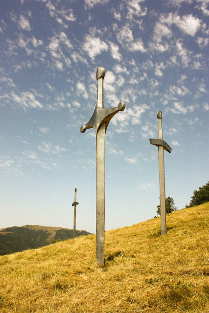 Part of the Georgian monument to the battle. By George Mel CC BY-SA 3.0