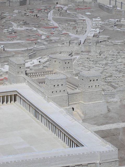 Same model, with a view of the fortress and the connected temple wall. Picture taken by deror avi