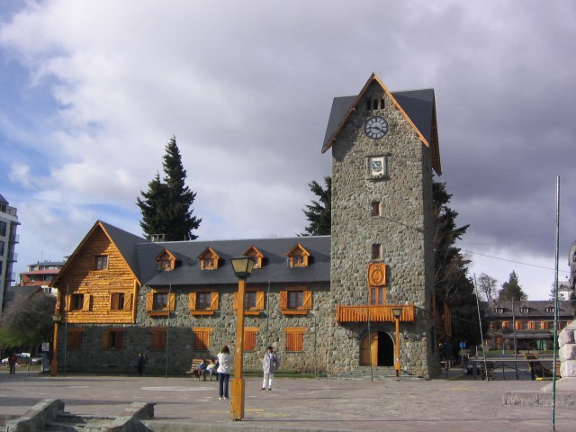 Bariloche Civic Centre (Wikipedia). In 1995, Bariloche made headlines in the international press when it became known as a haven for Nazi war criminals, such as the former SS Hauptsturmführer Erich Priebke. Priebke had been the director of the German School of Bariloche for many years.
